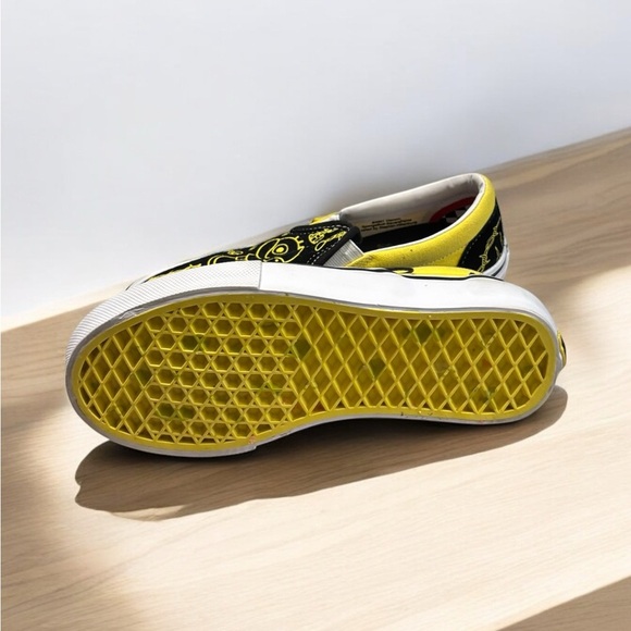 Vans Sponge Bob. Yellow and Black Classic Slip-On Sneakers. NWOB. Size 5.5 Boys. - Picture 11 of 11
